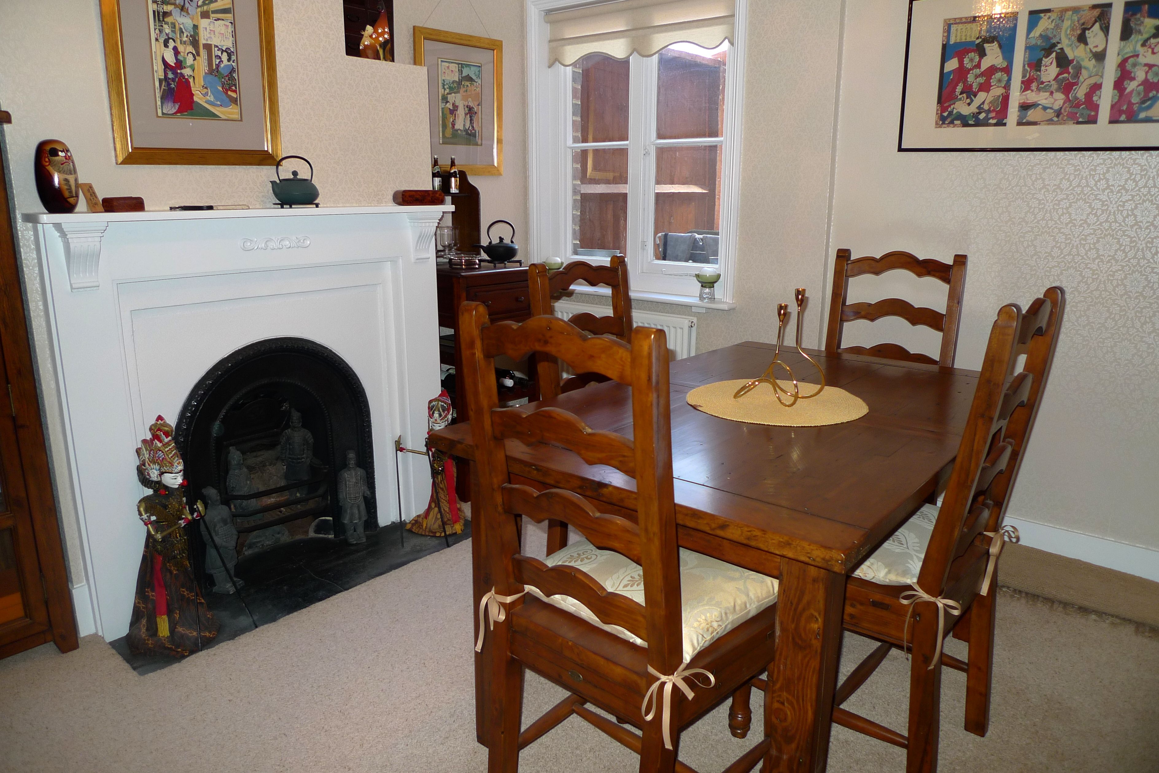 Springfield Cottages 8 dining.jpg